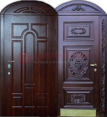 Стильная железная арочная дверь с декоративным элементом ДА-24 в Серпухове