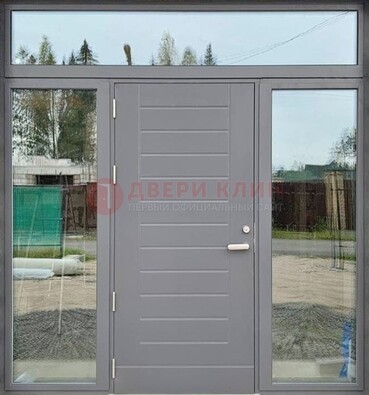 Серая стальная дверь с панелью МДФ и стеклянными фрамугами ДФГ-28 в Серпухове