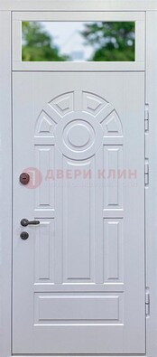 Белая входная дверь со стеклом и верхней фрамугой ДФГ-3 в Серпухове