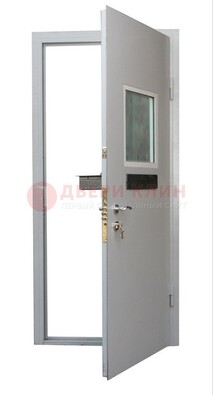 Белая металлическая дверь в кассу ДКС-1 в Серпухове