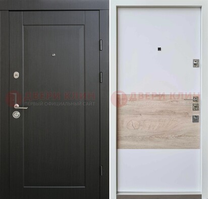 Черная металлическая дверь с белой МДФ внутри ДМ-230 в Серпухове