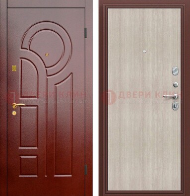 Красная металлическая дверь с МДФ панелями ДМ-368 в Серпухове