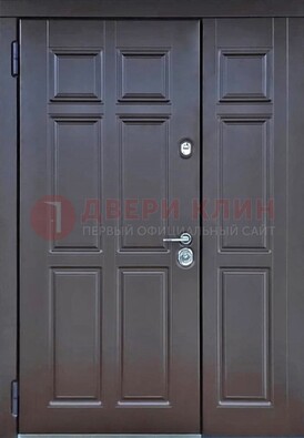 Тёмная двухстворчатая входная дверь для коттеджа с МДФ ДМ-533 в Серпухове