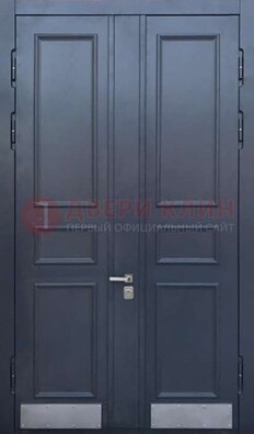 Черная двухстворчатая дверь для улицы с МДФ ДМ-535 в Серпухове