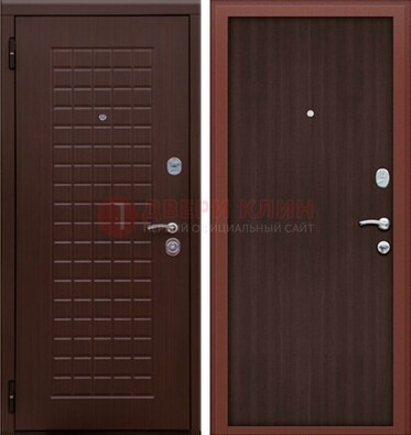 Коричневая металлическая дверь с МДФ ДМ-78 в квартиру в Серпухове