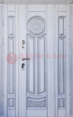 Белая двухстворчатая дверь с массивом дуба ДМД-72 в Серпухове