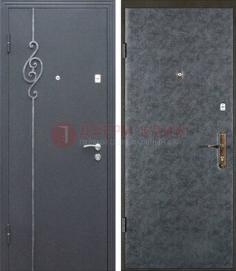 Серая стальная дверь с порошковым окрасом и ковкой ДП-109 в Серпухове