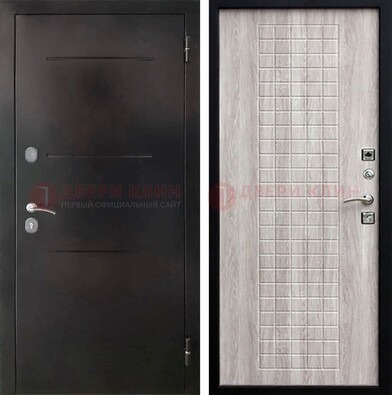 Черная железная дверь с порошковым покрытием и филенчатой МДФ ДП-221 в Серпухове