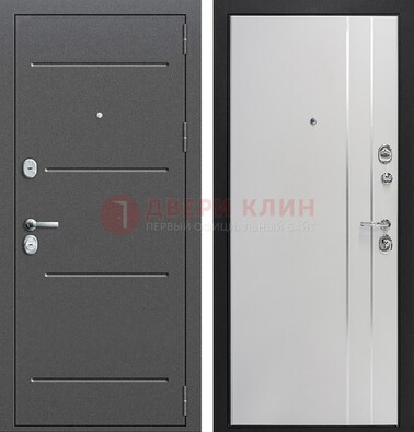 Серая железная дверь с порошковым напылением и МДФ с молдингами ДП-264 в Серпухове