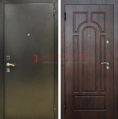 Железная темно-серая дверь с порошковым напылением и МДФ Тисненый орех ДП-275 в Серпухове
