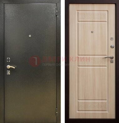 Железная темно-серая дверь с порошковым напылением и МДФ с резьбой ДП-276 в Серпухове