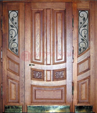 Парадная дверь со стеклом и ковкой ДПР-35 для загородного дома в Серпухове