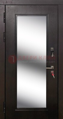 Коричневая железная дверь со стеклом для дома ДС-23 в Серпухове