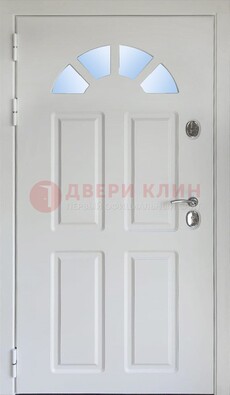 Белая стальная дверь МДФ со стеклом для дома ДС-37 в Серпухове
