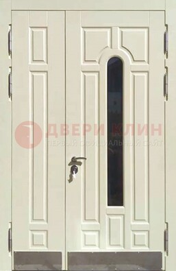 Белая двухстворчатая металлическая дверь со стеклом ДС-71 в Серпухове