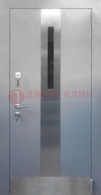 Серая металлическая дверь со стеклом ДС-74 в Серпухове