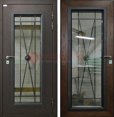 Коричневая железная дверь со стеклом для частного дома ДС-8 в Серпухове