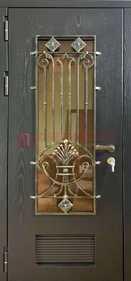Одностворчатая железная дверь со стеклом и ковкой для дома ДСК-101 в Серпухове