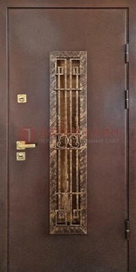 Металлическая дверь с порошковым напылением со стеклом и ковкой ДСК-110 в Серпухове