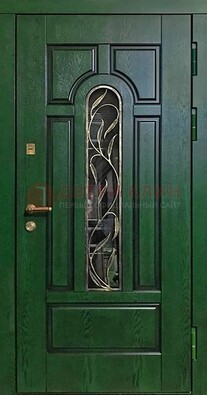 Зеленая железная дверь со стеклом и ковкой ДСК-111 в Серпухове