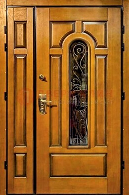 Распашная металлическая дверь со стеклом и ковкой для дома ДСК-152 в Серпухове
