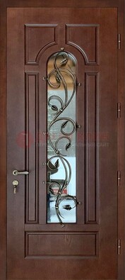 Коричневая наружная дверь со стеклом и ковкой для дома ДСК-159 в Серпухове