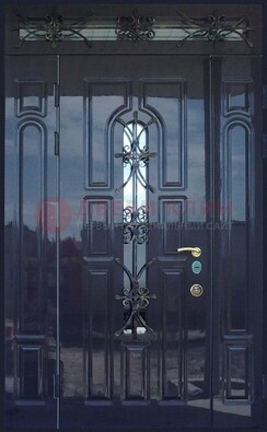 Глянцевая полуторная дверь Винорит стекло и ковка ДСК-275 в Серпухове