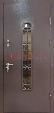 Металлическая дверь Порошок с небольшим стеклом и ковкой ДСК-282 в Серпухове