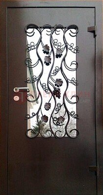 Металлическая дверь со стеклом и ковкой ДСК-43 в офис в Серпухове