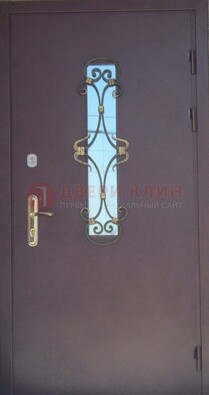 Металлическая дверь со стеклом и ковкой ДСК-77 в панельный дом в Электростали