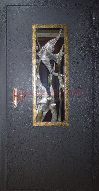 Металлическая дверь со стеклом и ковкой ДСК-82 для крыльца в Серпухове