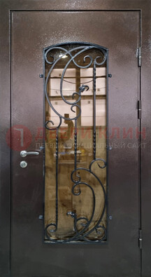 Металлическая дверь со стеклом и ковкой ДСК-95 для магазина в Серпухове