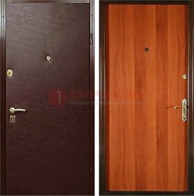 Коричневая металлическая дверь с винилискожей ДВ-20 в Серпухове