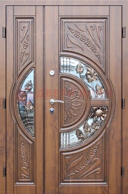Уличная дверь в цвете Итальянский орех с виноритом и ковкой со стеклом ДВТ-147 в Серпухове