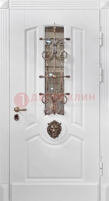 Белая металлическая дверь с виноритом и стеклом с ковкой ДВТ-165 в Серпухове