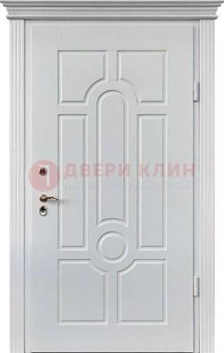 Белая уличная дверь с виноритом для дома ДВТ-247 в Серпухове