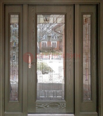 Коричневая стальная дверь с массивом дуба с витражом ВЖ-16 в Серпухове